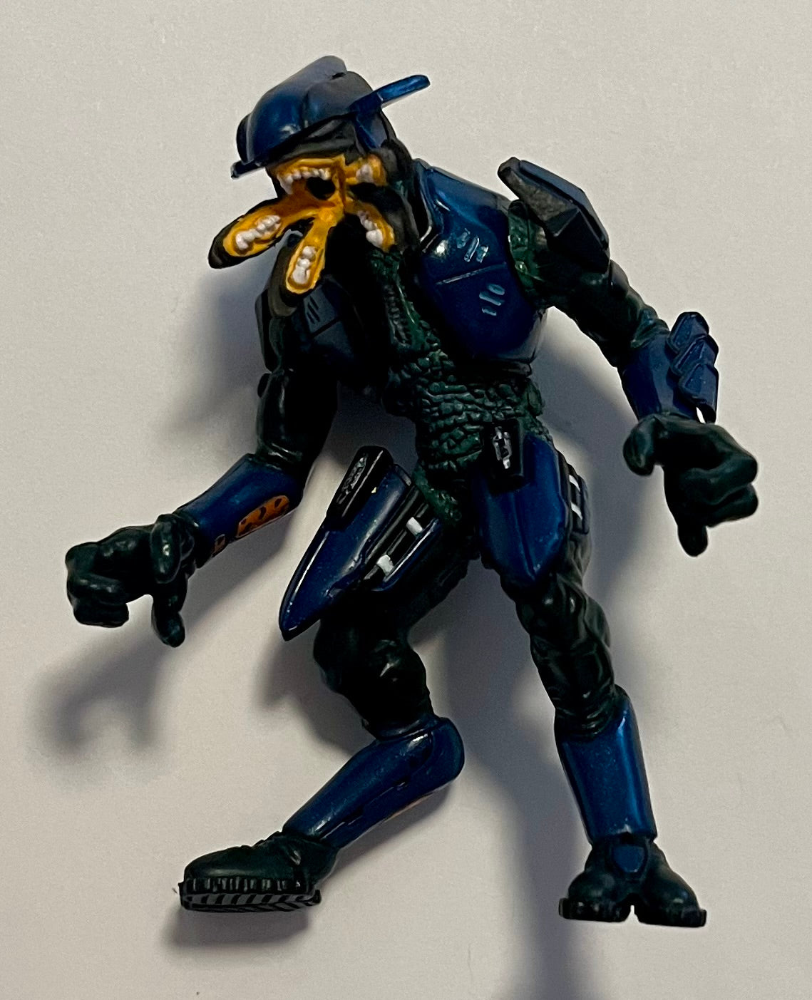 Joyride Studios Halo 2 Mini Series Campaign Covenant Blue Elite 3” Action Figure (Used)